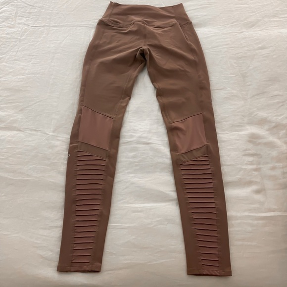 Alo Yoga Moto Leggings Blush Pink - Picture 2 of 7